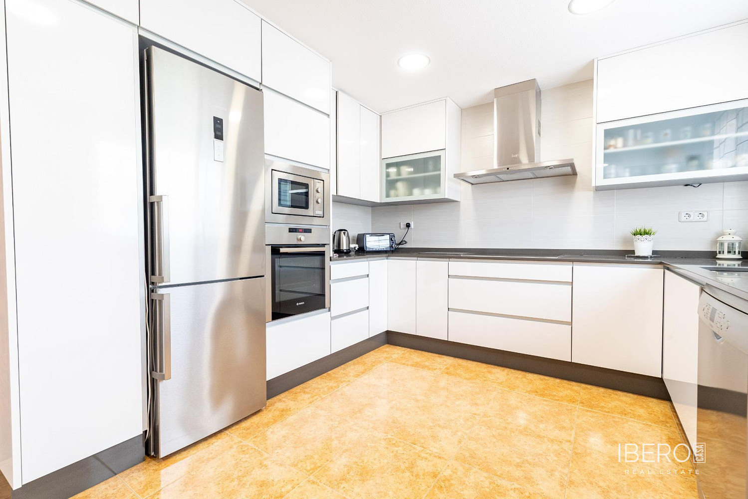 Prodej domu 214 m² s pozemkem 2 018 m²