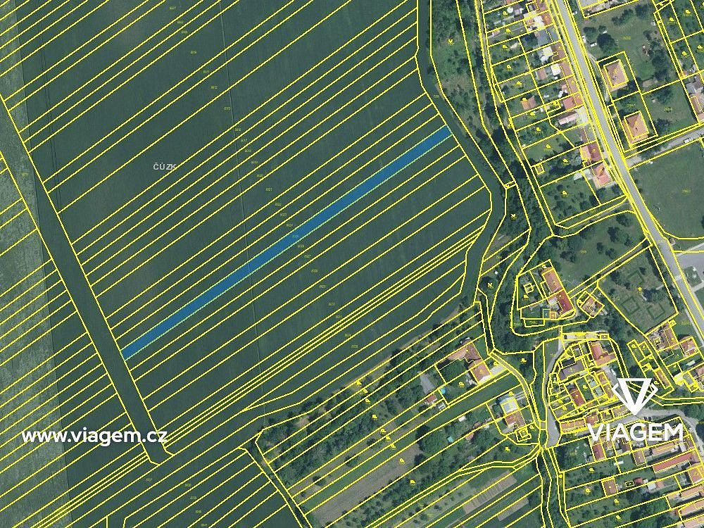 Prodej pole 2 302 m²