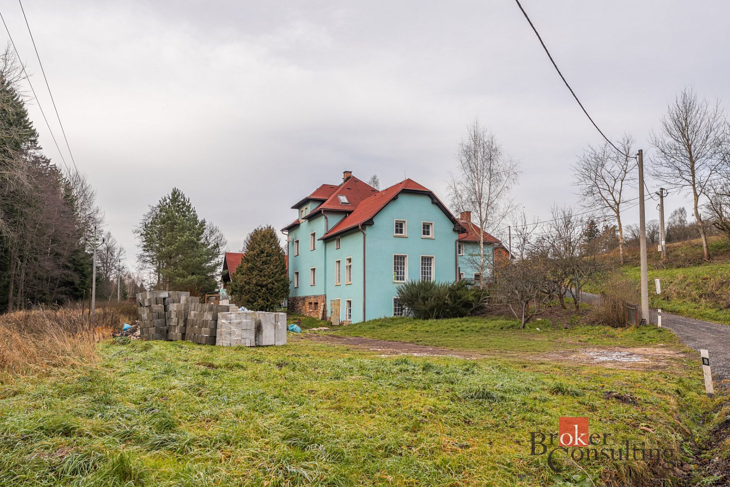 Prodej domu 700 m² s pozemkem 1 699 m²