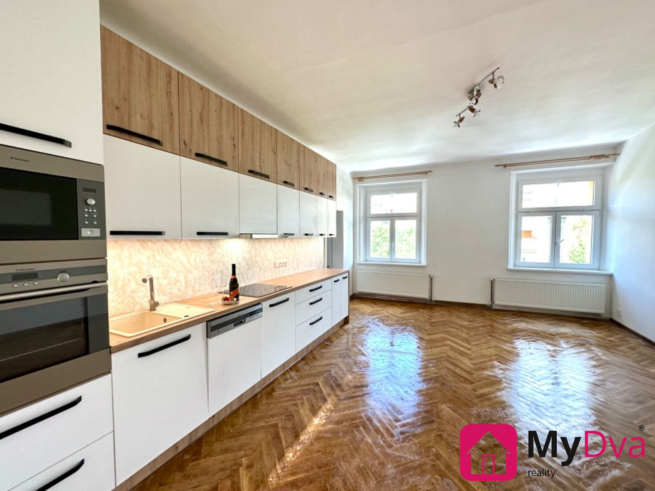 Pronájem bytu 2+kk 80 m² – fotografie 3