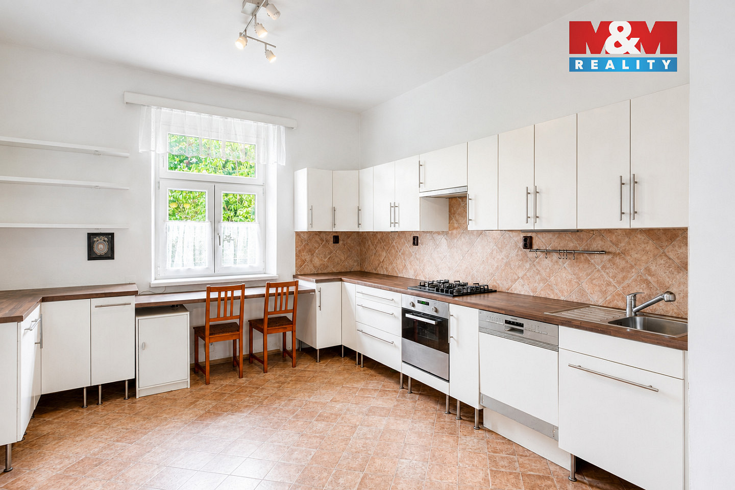 Prodej domu 200 m² s pozemkem 456 m² – pohled 3
