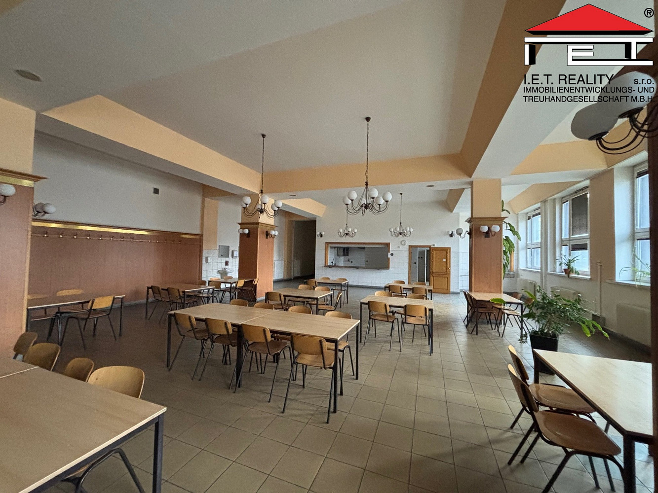 Pronájem obchodních prostor 785 m² – fotografie 2