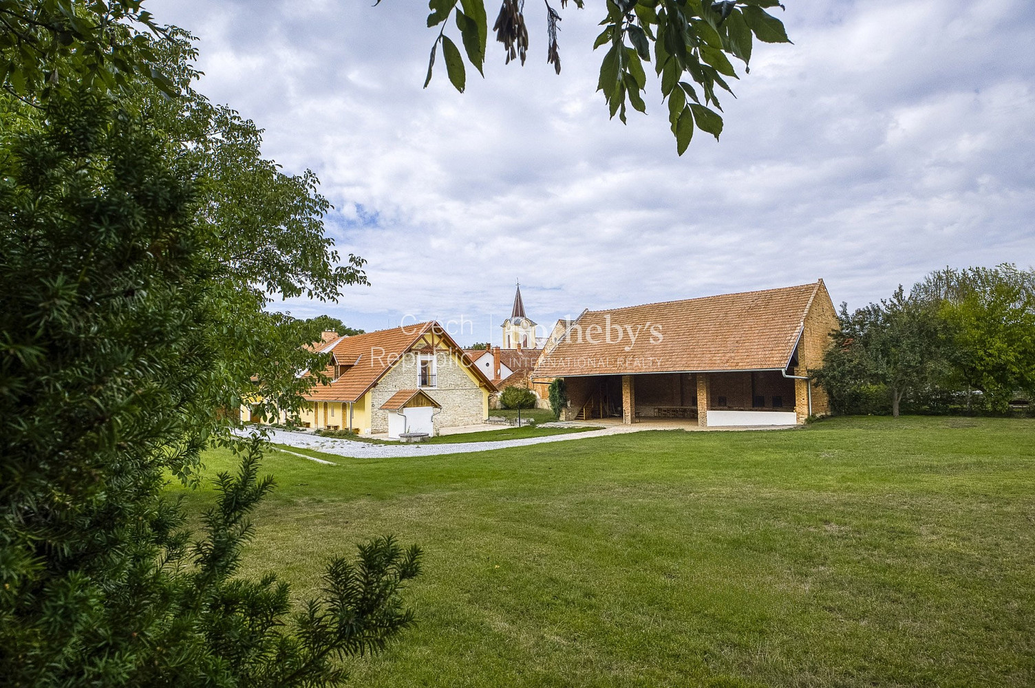 Prodej domu 350 m² s pozemkem 7 500 m² – fotografie 2