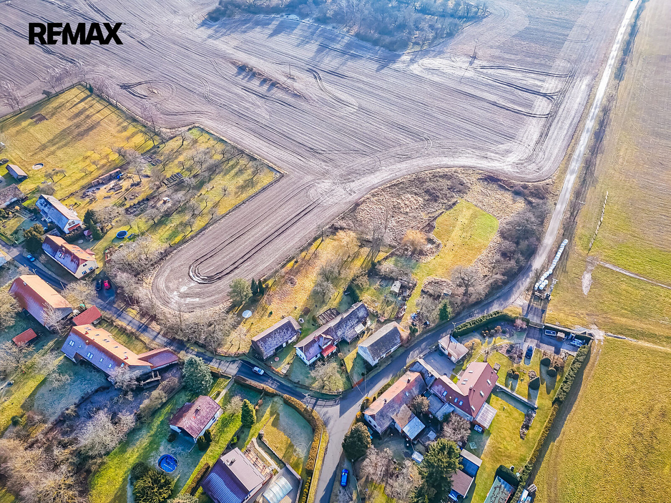Prodej stavebního pozemku 1 000 m² – fotografie 5