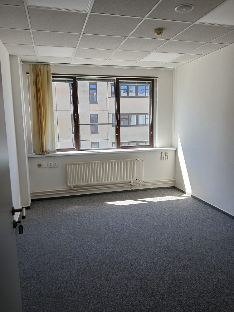 Pronájem kanceláře 19 m² — photo 2