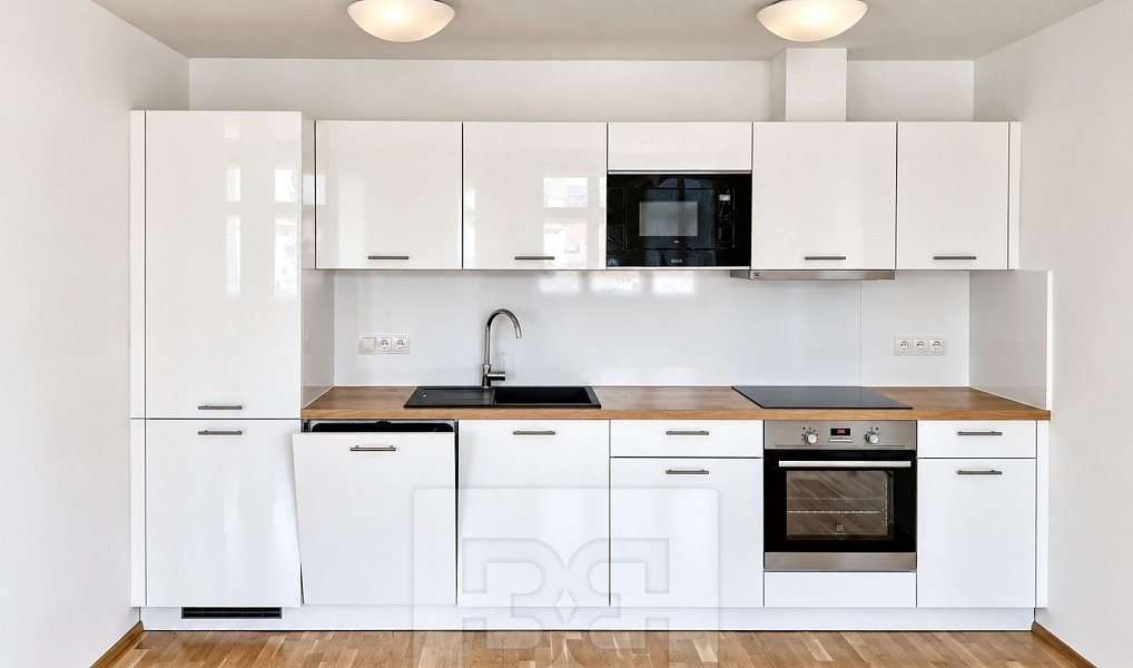 Pronájem bytu 2+kk 72 m², Praha – náhled fotky 4
