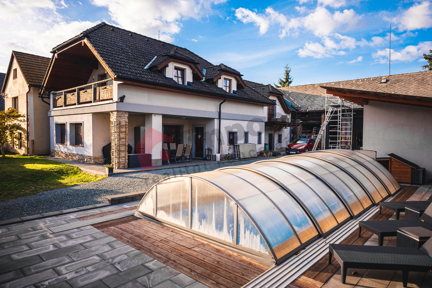 Prodej domu 211 m² s pozemkem 2 261 m² – fotografie 2