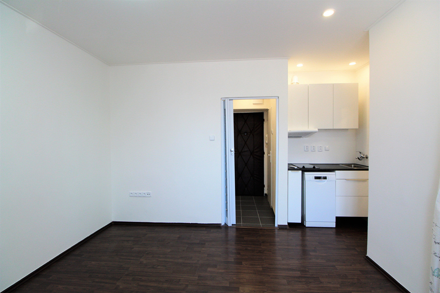 Pronájem bytu 1+kk 27 m² – pohled 5