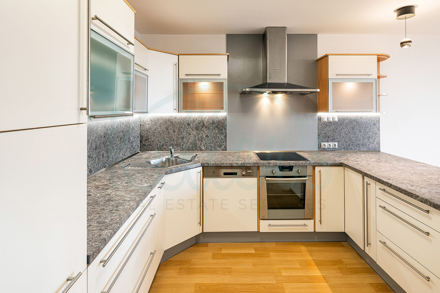 Pronájem bytu 3+kk 93 m² — photo 4
