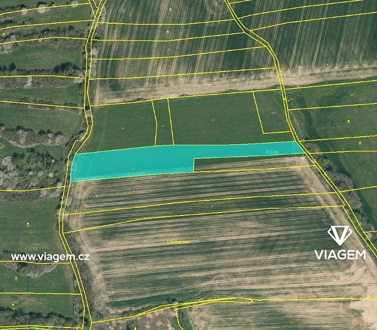 Prodej pole 1 374 m²