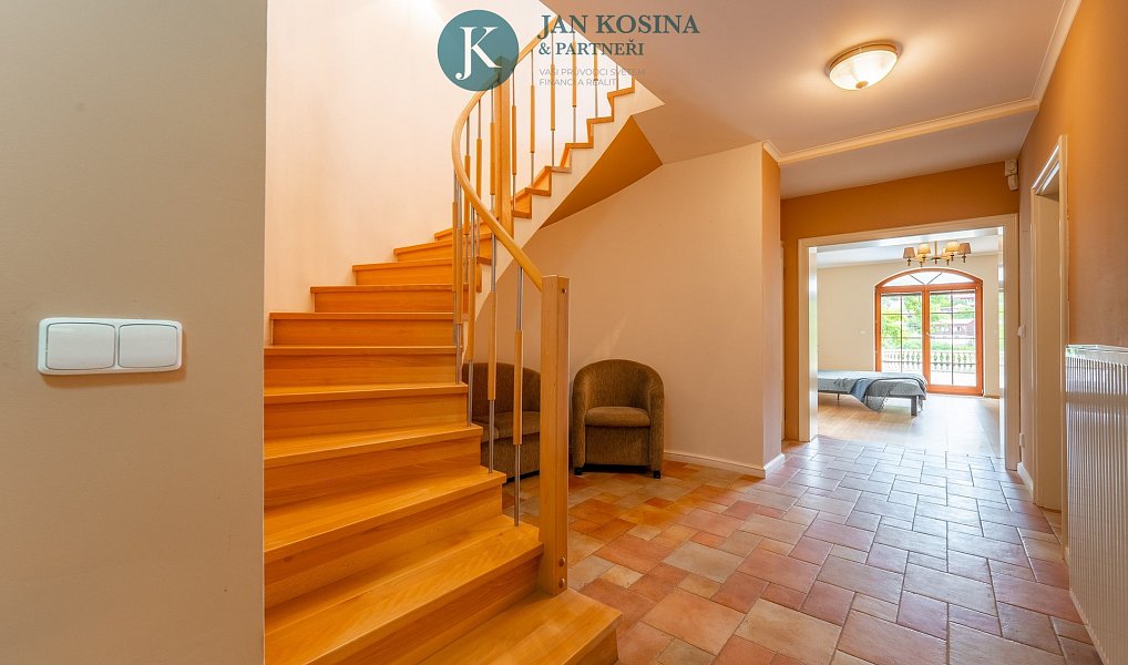 Prodej domu 236 m² s pozemkem 921 m², Mirošovice – náhled fotky 31