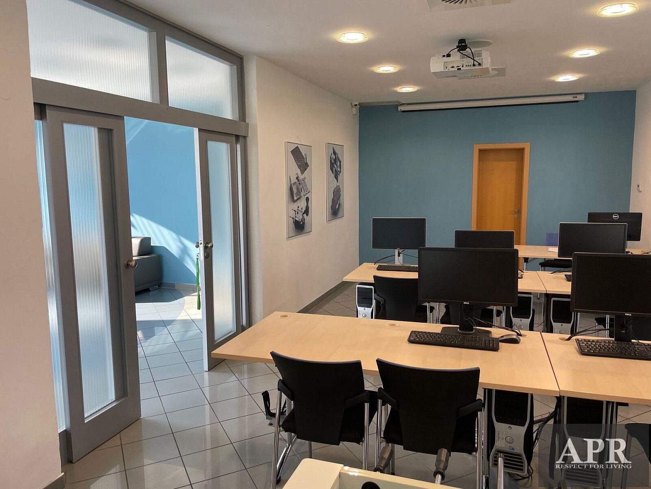 Pronájem kanceláře 48 m² — photo 2
