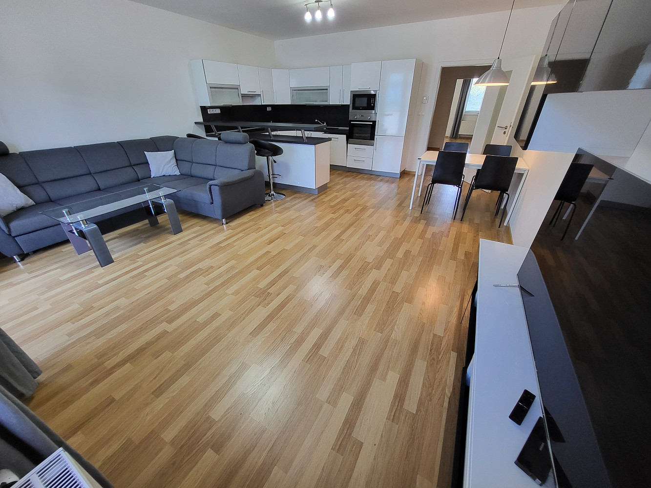 Pronájem bytu 3+kk 89 m² – fotografie 3