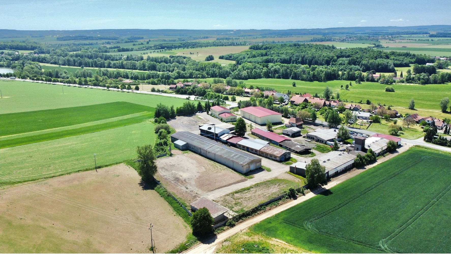 Prodej komerčního pozemku 30 000 m² – pohled 3