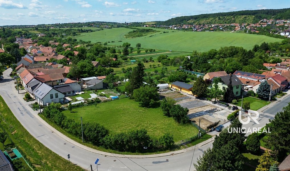 Prodej stavebního pozemku 2 348 m², Kovalovice – náhled fotky 2