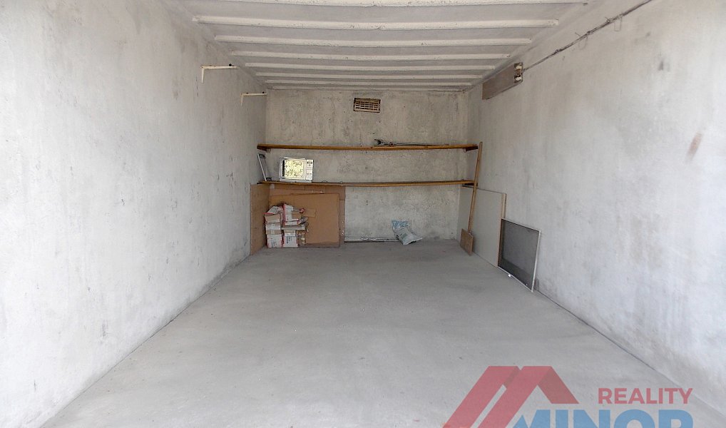 Pronájem garáže, 20 m2, elektřina k dispozici, ul. O. Scheinpflugové, Slaný, Slaný – náhled fotky 3