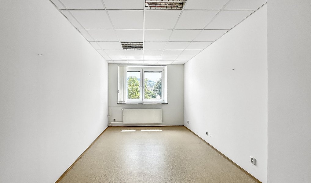 Pronájem kanceláře 78 m², Zlín – náhled fotky 4