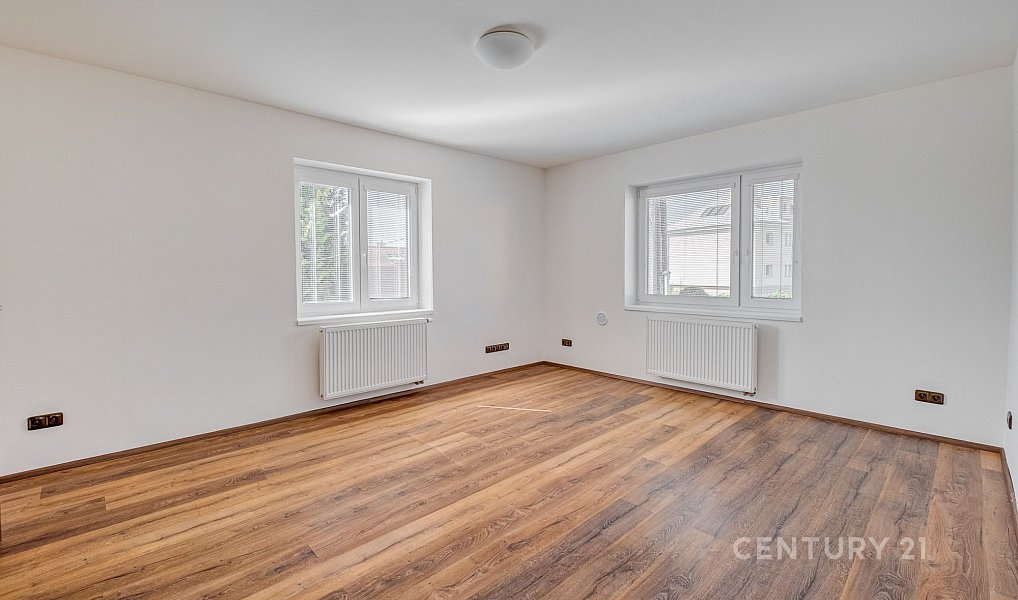 Pronájem bytu 4+kk 97 m², Úvaly – náhled fotky 17