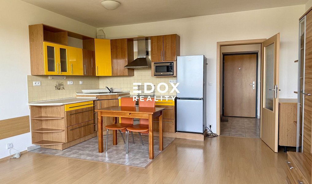 Prodej bytu 1+kk 35 m², Praha – náhled fotky 2