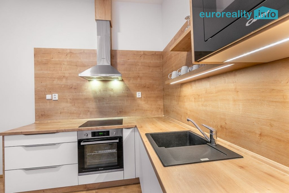 Pronájem bytu 2+1 69 m² – fotografie 4