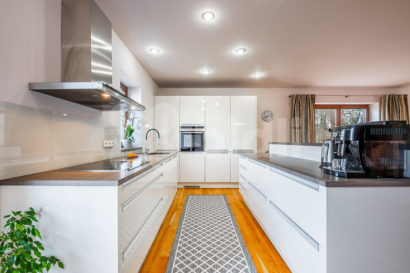 Prodej domu 220 m² s pozemkem 1 824 m²