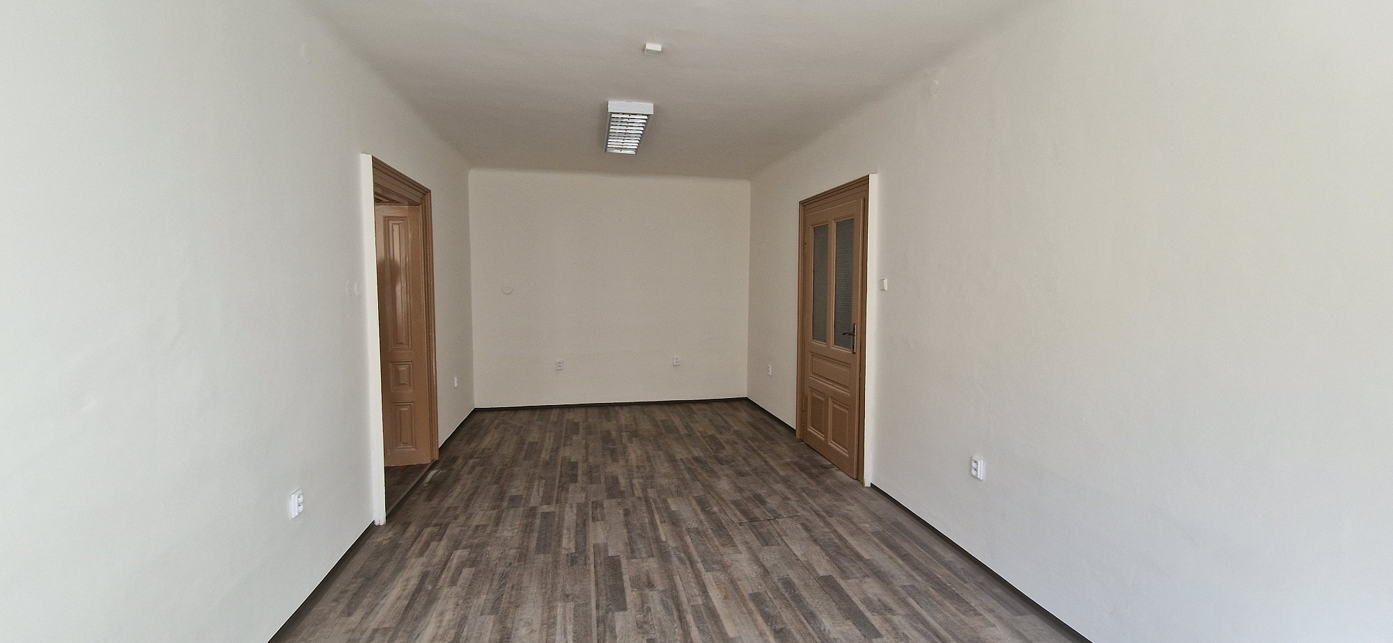 Pronájem kanceláře 70 m² — photo 2