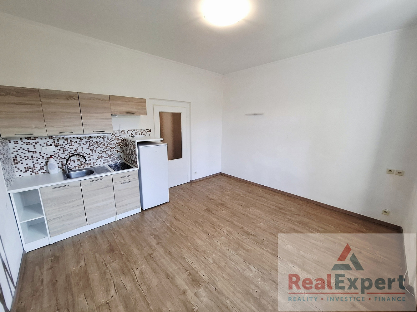 Pronájem bytu 1+kk 25 m² — photo 2