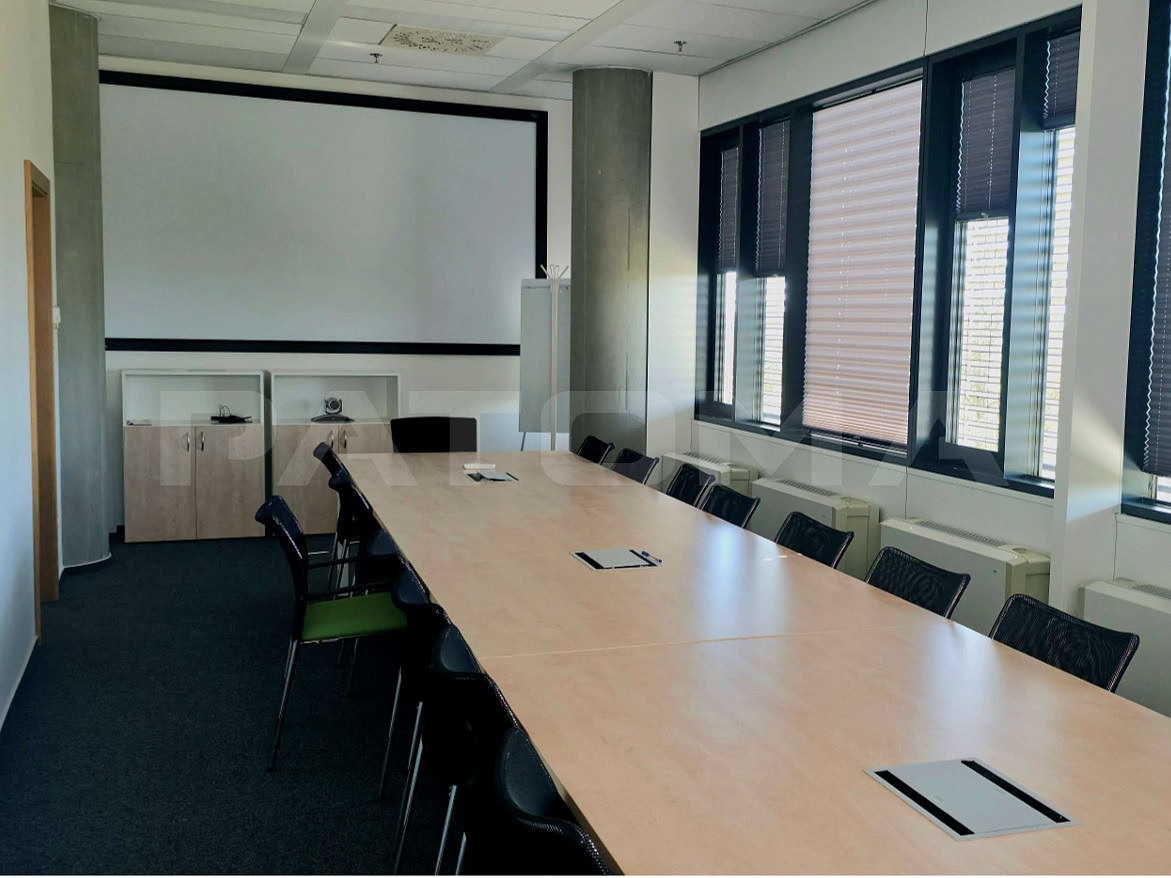 Pronájem kanceláře 256 m² – fotografie 5