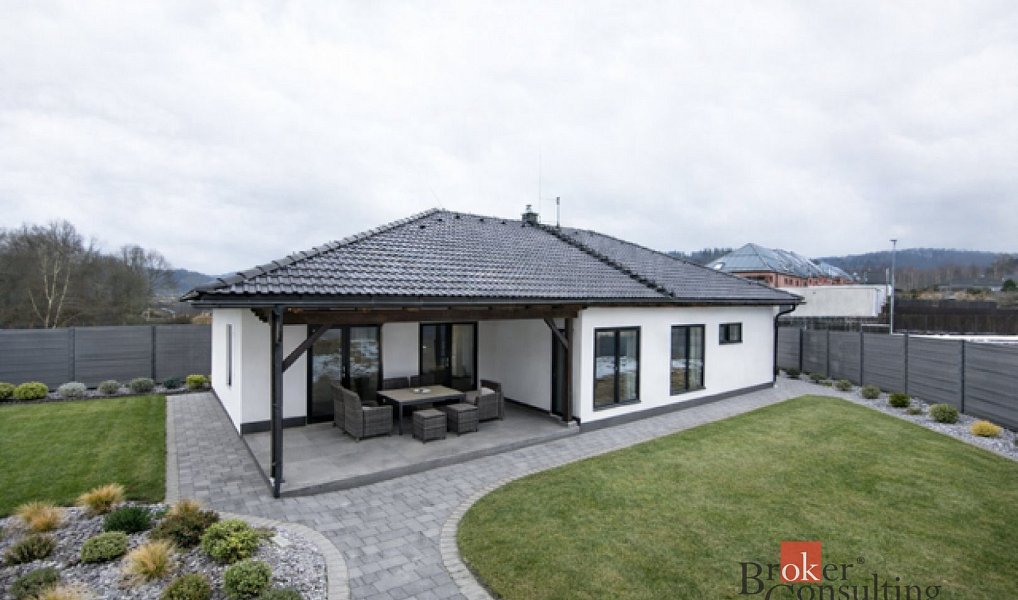 Prodej domu 196 m² s pozemkem 876 m², Loket – náhled fotky 24