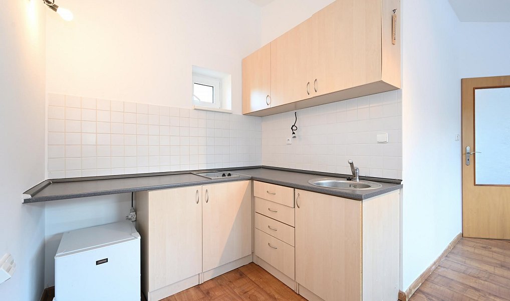 Pronájem domu 454 m² s pozemkem 726 m², Praha – náhled fotky 33
