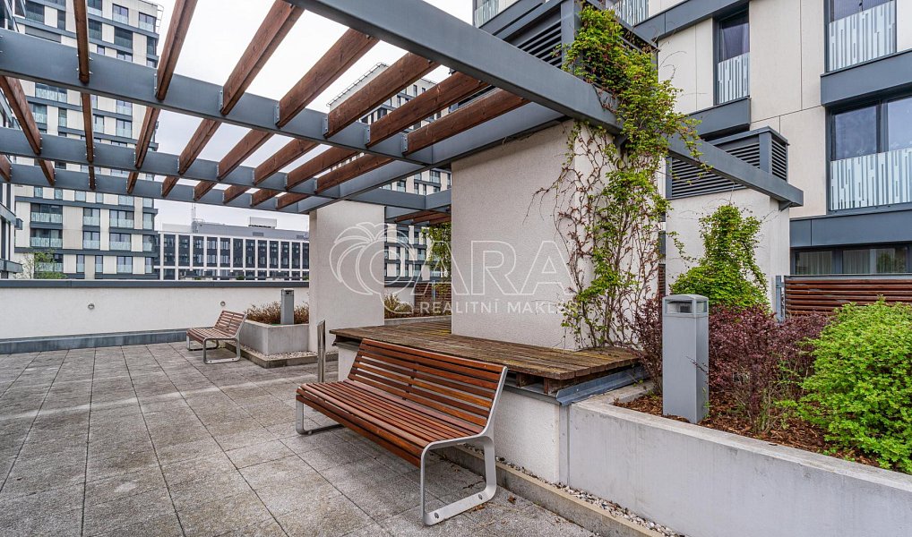 Pronájem bytu 1+kk 37 m², Praha – náhled fotky 11