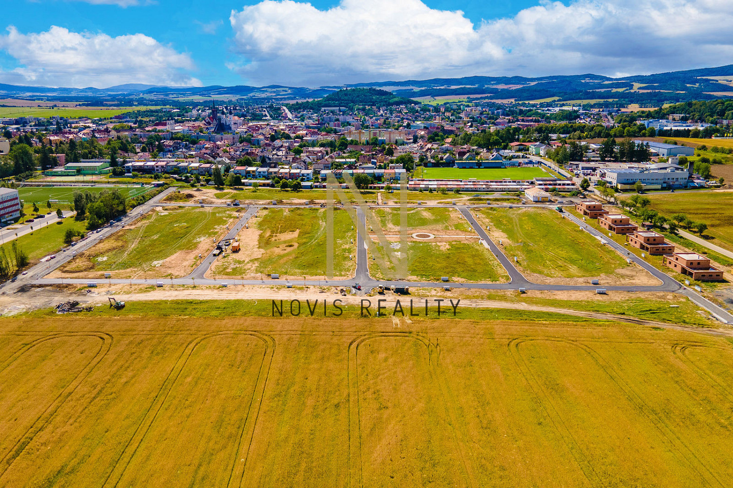 Prodej stavebního pozemku 793 m² – fotografie 2