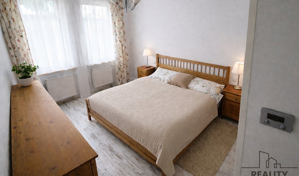 Prodej domu 369 m² s pozemkem 1 010 m², Jesenice – náhled fotky 22