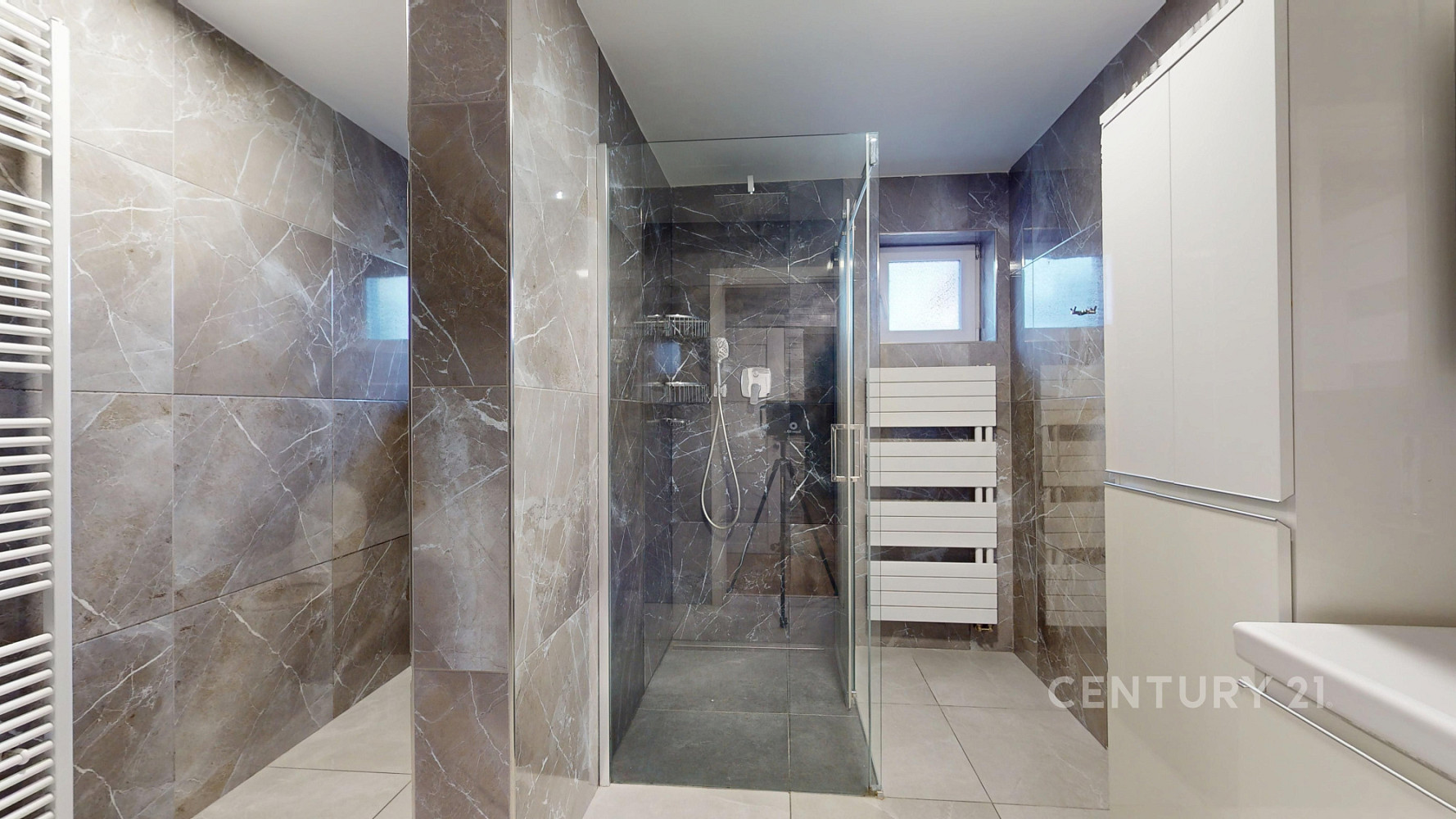 Prodej domu 180 m² s pozemkem 385 m² – fotografie 2