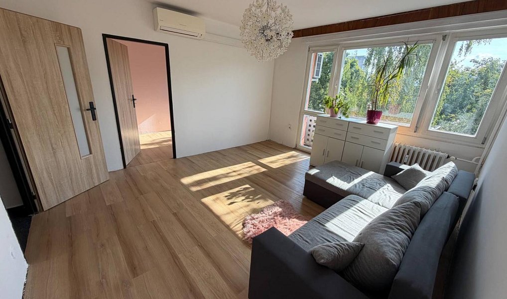 Pronájem bytu 4+1 73 m², Hradec Králové – náhled fotky 11