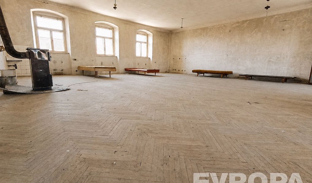 Prodej domu 631 m² s pozemkem 856 m², Uzeničky – náhled fotky 8