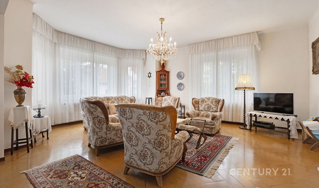 Prodej domu 215 m² s pozemkem 1 960 m², Škvorec – náhled fotky 8