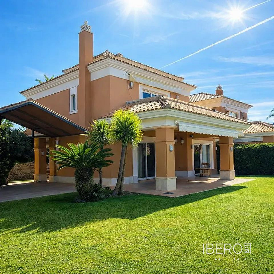 Prodej domu 200 m² s pozemkem 400 m²