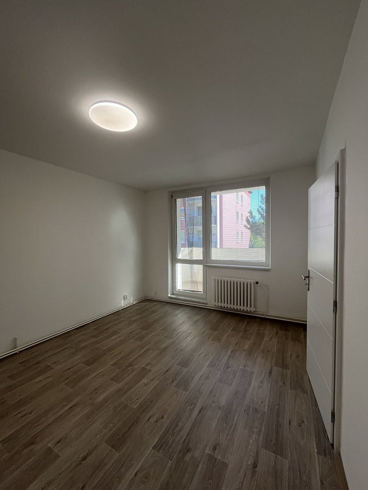 Pronájem bytu 3+1 72 m² – fotografie 3