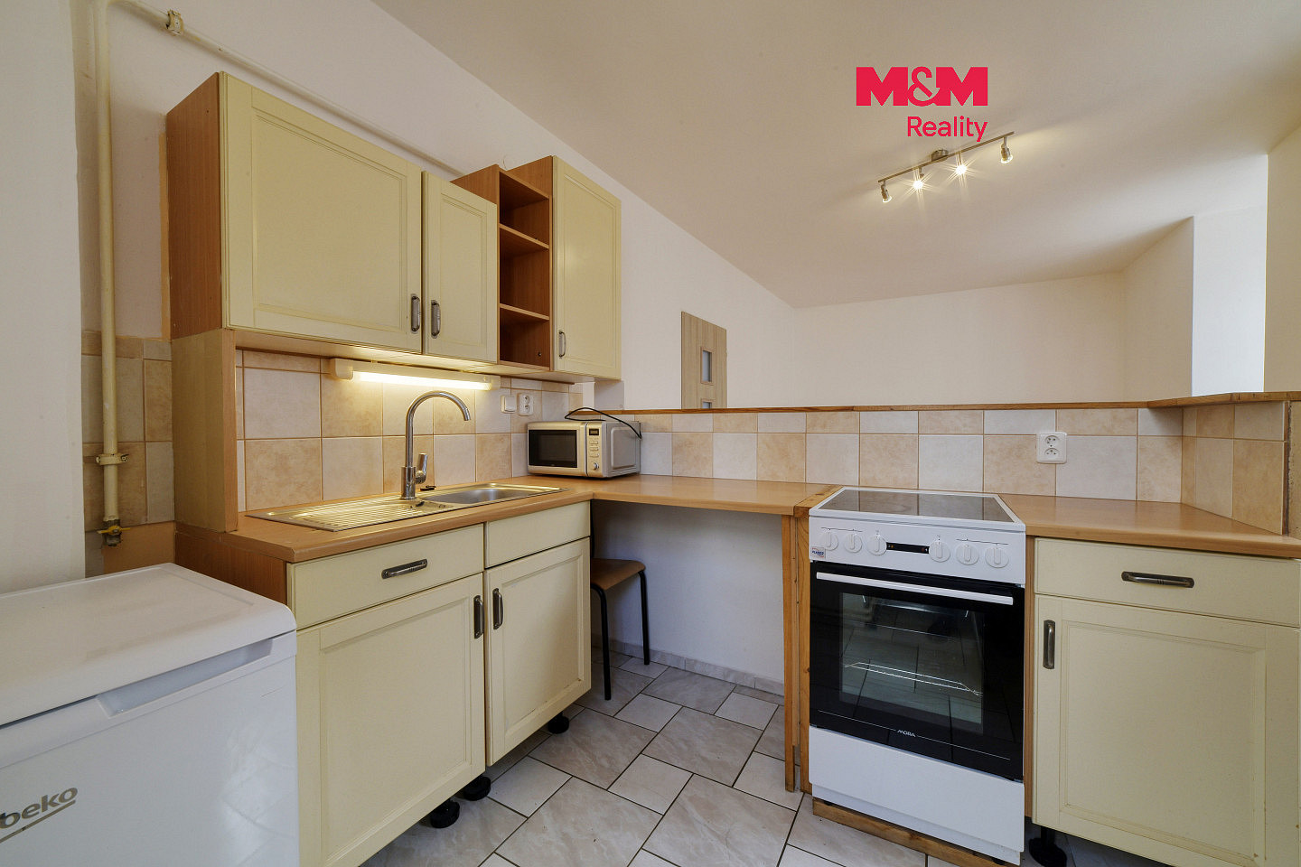 Pronájem bytu 1+kk, 27 m², Cheb, ul. Růžová