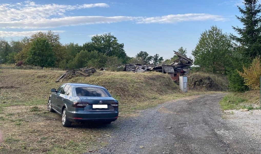 Prodej stavebního pozemku 823 m², Kamenice – náhled fotky 2