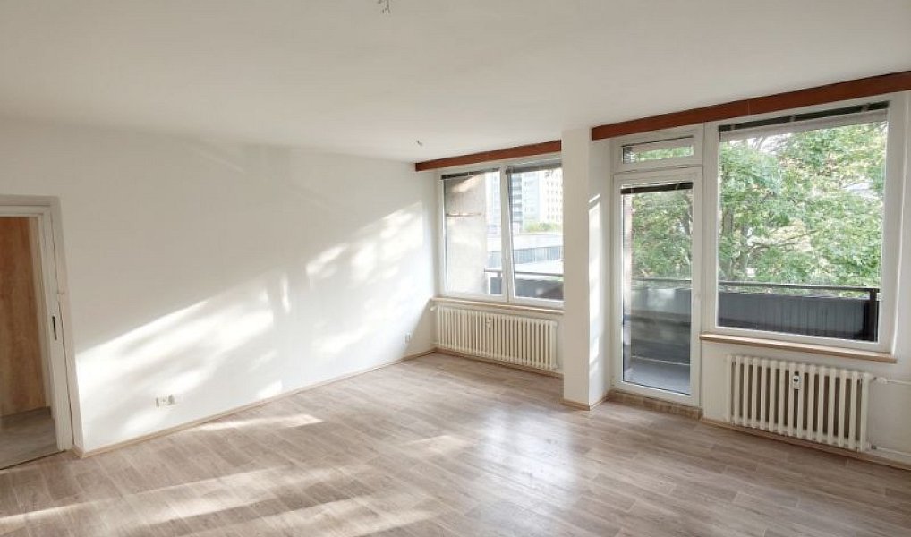 Pronájem bytu 3+1 80 m², Hradec Králové – náhled fotky 2