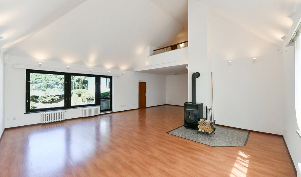 Pronájem kanceláře 417 m², Vestec – náhled fotky 2