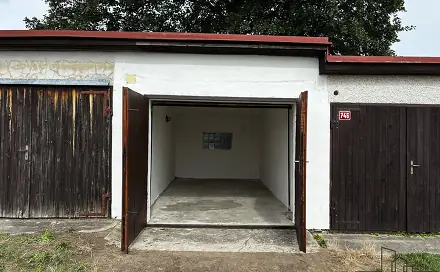Zděná garáž kousek od centra města v Jindřichově Hradci, Jindřichův Hradec - Jindřichův Hradec II