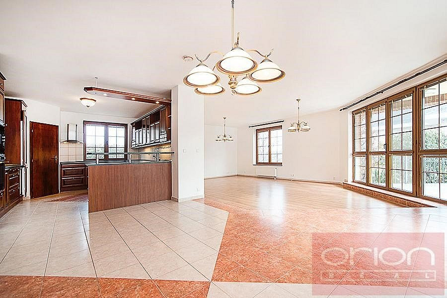 Pronájem domu 390 m² s pozemkem 903 m² – fotografie 2