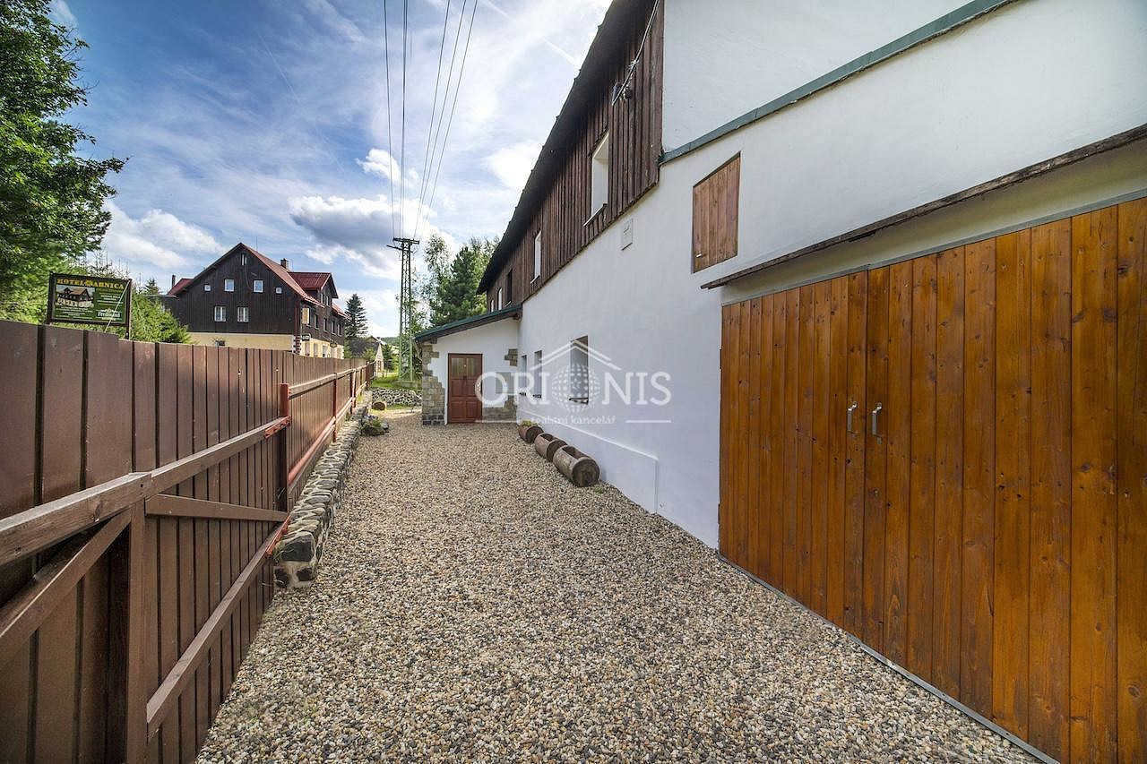 Prodej chaty/chalupy 380 m² s pozemkem 461 m² — photo 2