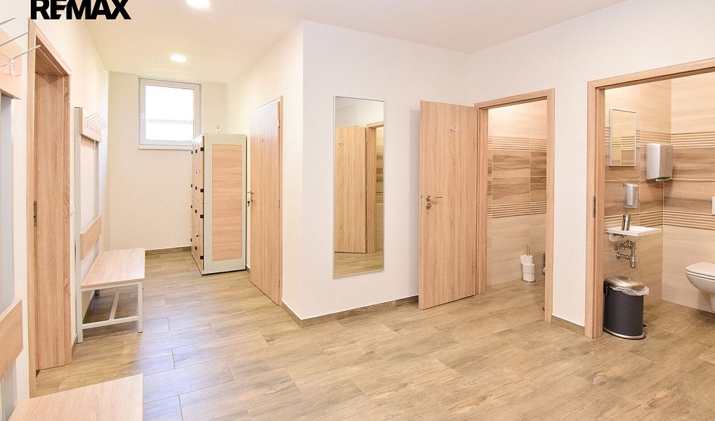 Pronájem obchodních prostor 380 m², Úhonice – náhled fotky 14