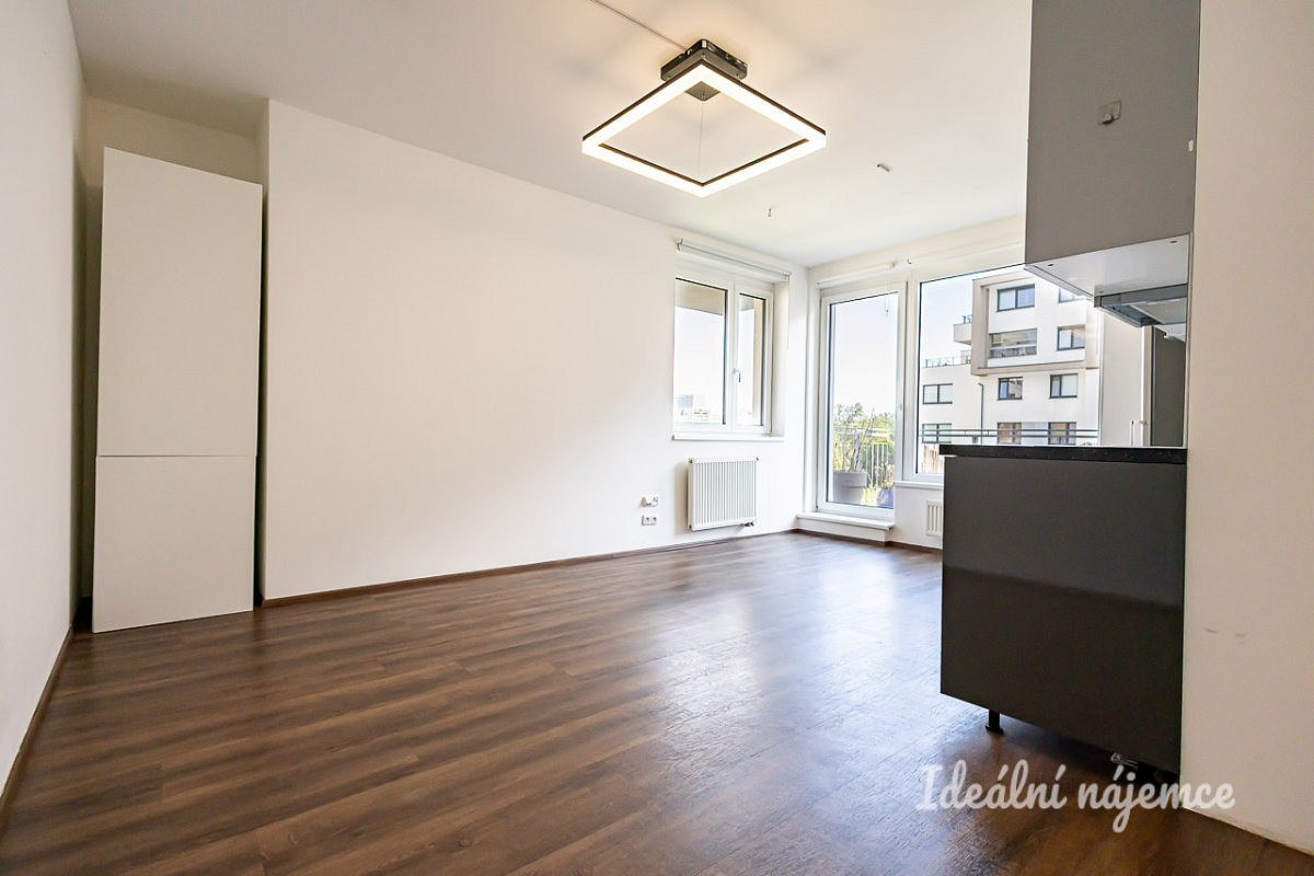 Pronájem bytu 1+kk 32 m² – fotografie 2