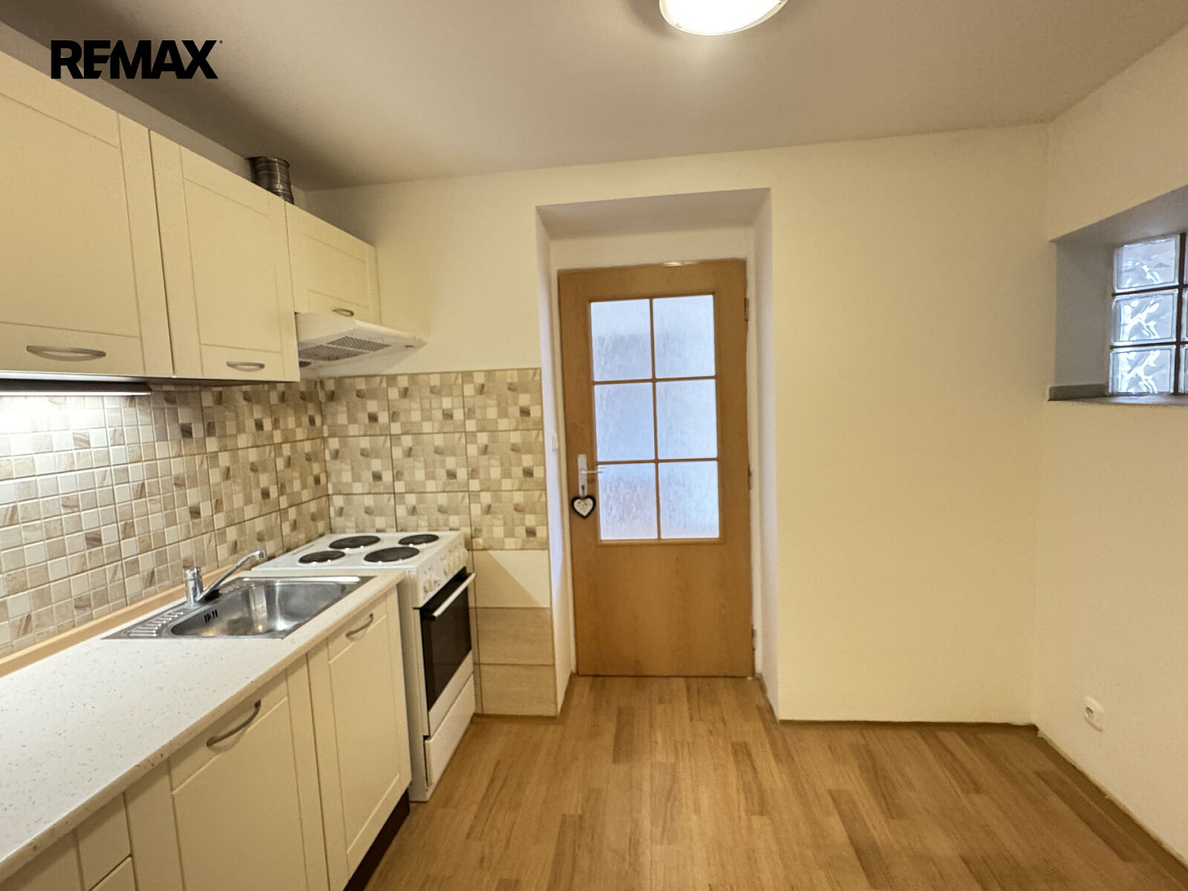 Pronájem bytu 2+1 48 m² – fotografie 3