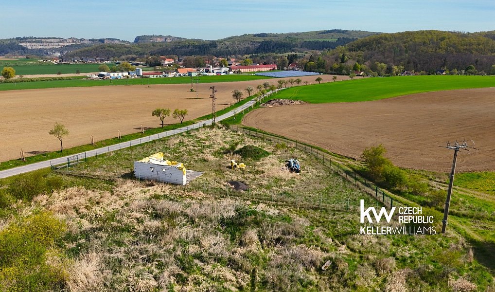 Prodej zahrady 1 652 m², Suchomasty – náhled fotky 17